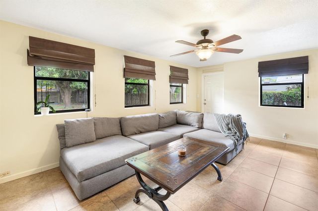 713 NE 35th Street, Oakland Park, FL 33334