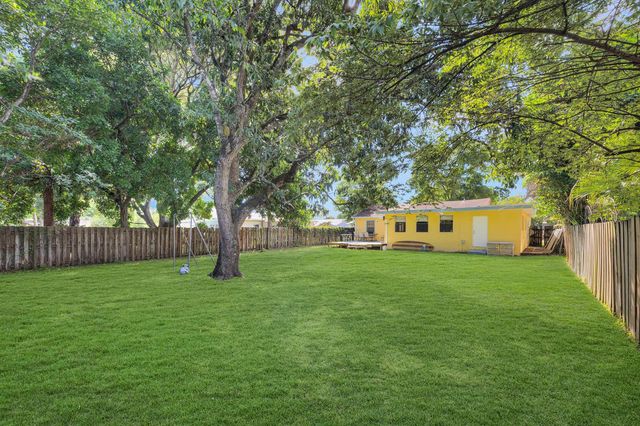 713 NE 35th Street, Oakland Park, FL 33334