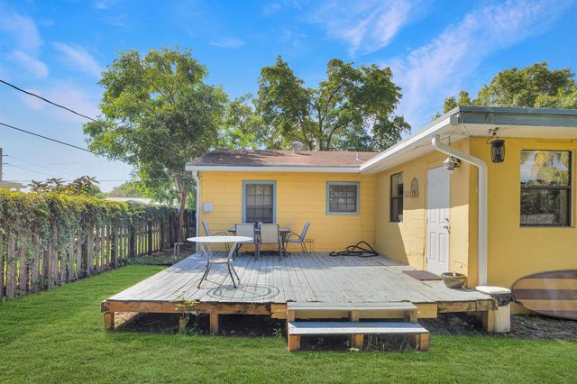 713 NE 35th Street, Oakland Park, FL 33334