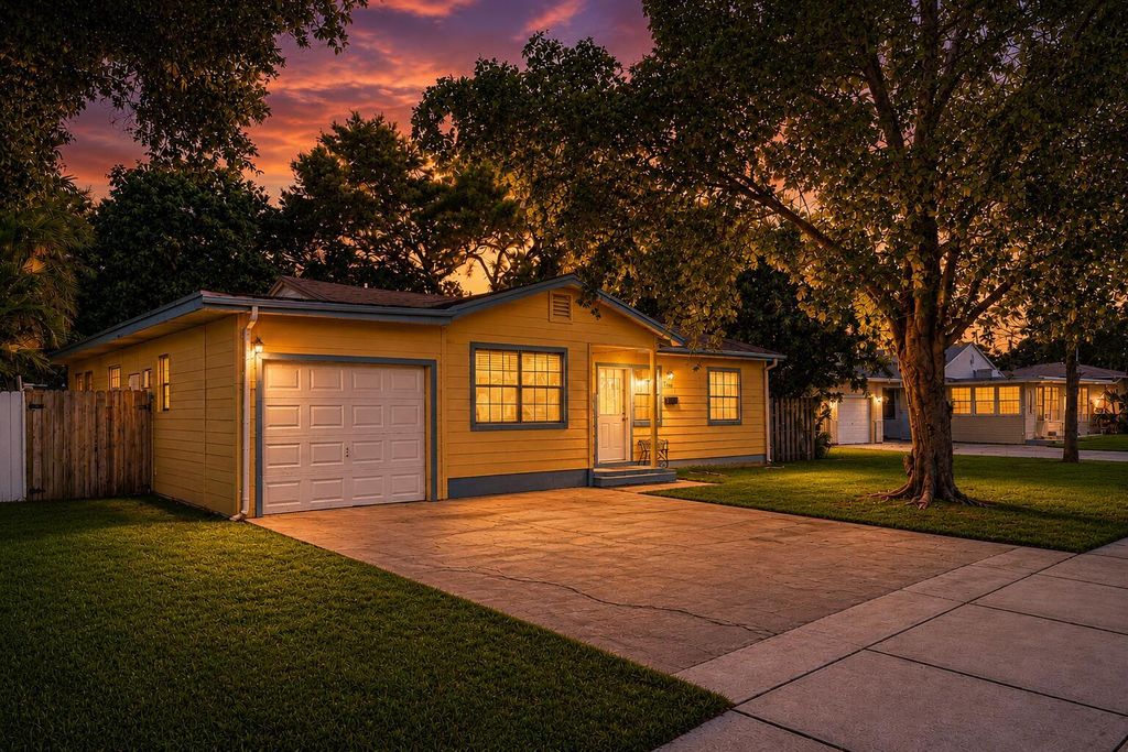 713 NE 35th Street, Oakland Park, FL 33334