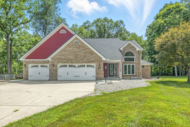 1066 N Dogwood Way, Greenfield, IN 46140