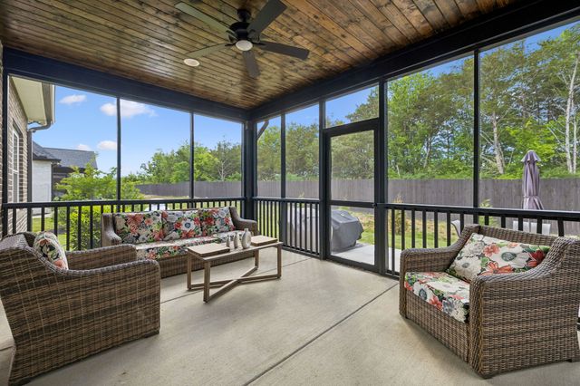 2614 Holly Springs Dr, Murfreesboro, TN 37128