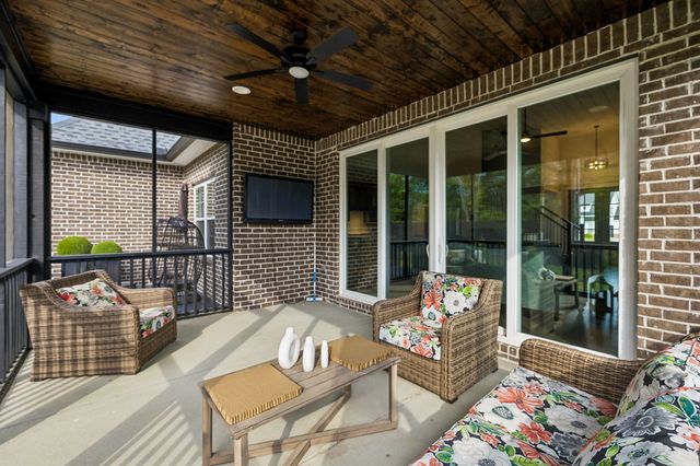 2614 Holly Springs Dr, Murfreesboro, TN 37128