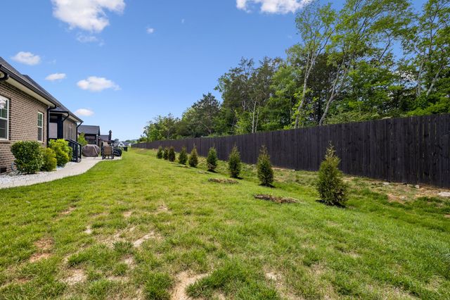 2614 Holly Springs Dr, Murfreesboro, TN 37128