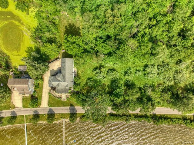 6700 Hallenbeck Highway, Manitou Beach, MI 49253