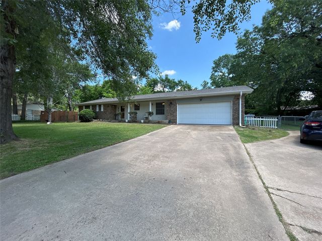 107 W Bayside Drive, Mabank, TX 75156