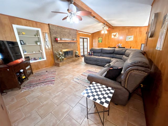 107 W Bayside Drive, Mabank, TX 75156