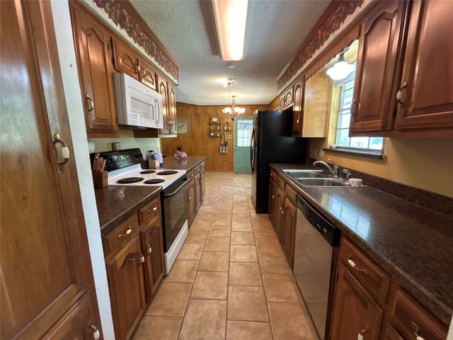 107 W Bayside Drive, Mabank, TX 75156