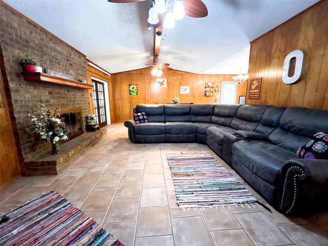 107 W Bayside Drive, Mabank, TX 75156