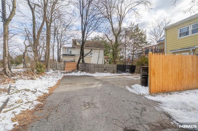 56 Pine Street, Verona, NJ 07044