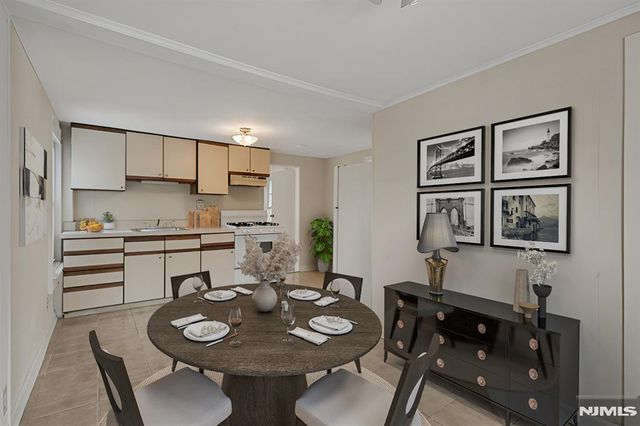 56 Pine Street, Verona, NJ 07044