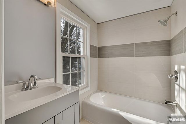 56 Pine Street, Verona, NJ 07044