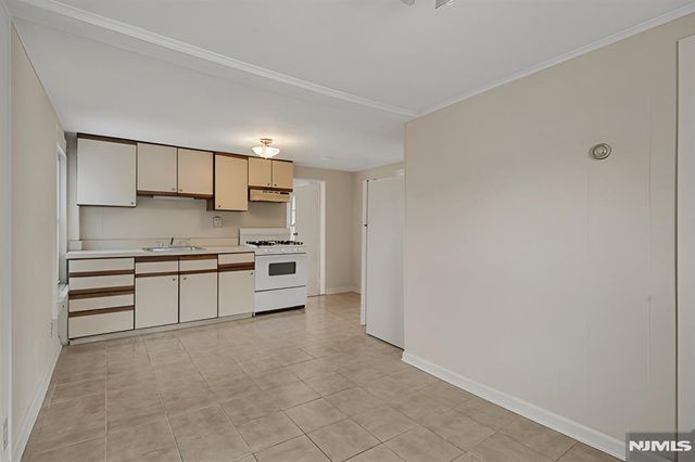 56 Pine Street, Verona, NJ 07044