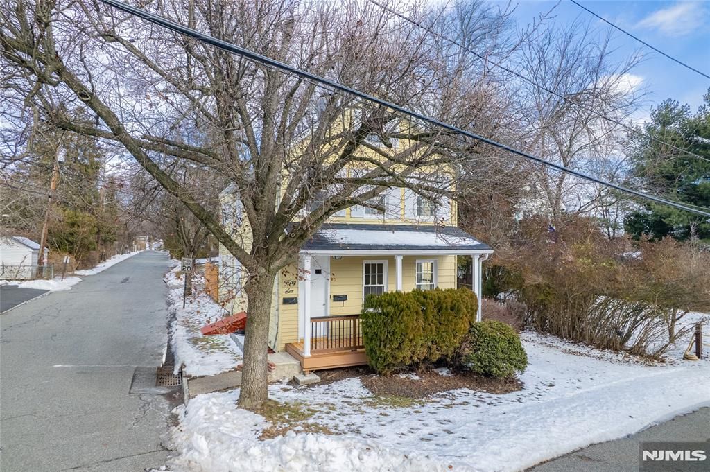 56 Pine Street, Verona, NJ 07044