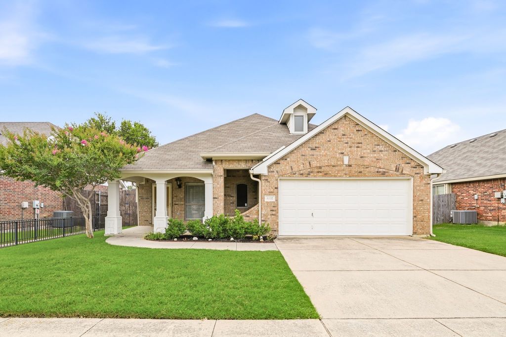 6532 Fairview Drive, Watauga, TX 76148