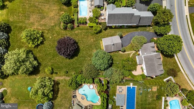 3015 WEAVER RD, Lititz, PA 17543