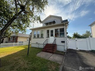 16 Chapel Street, Edison, NJ 08817