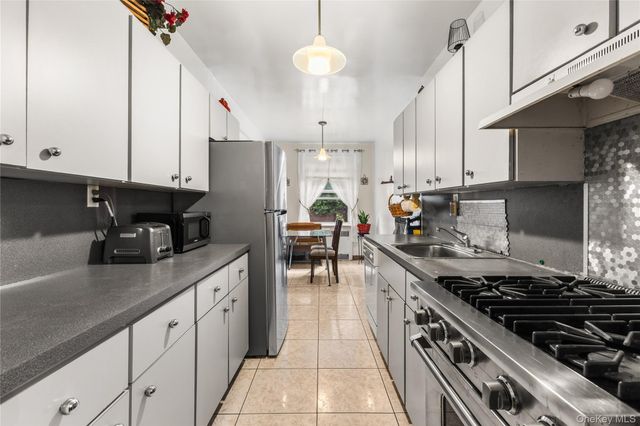 100 Avenue P H1, Brooklyn, NY 11204