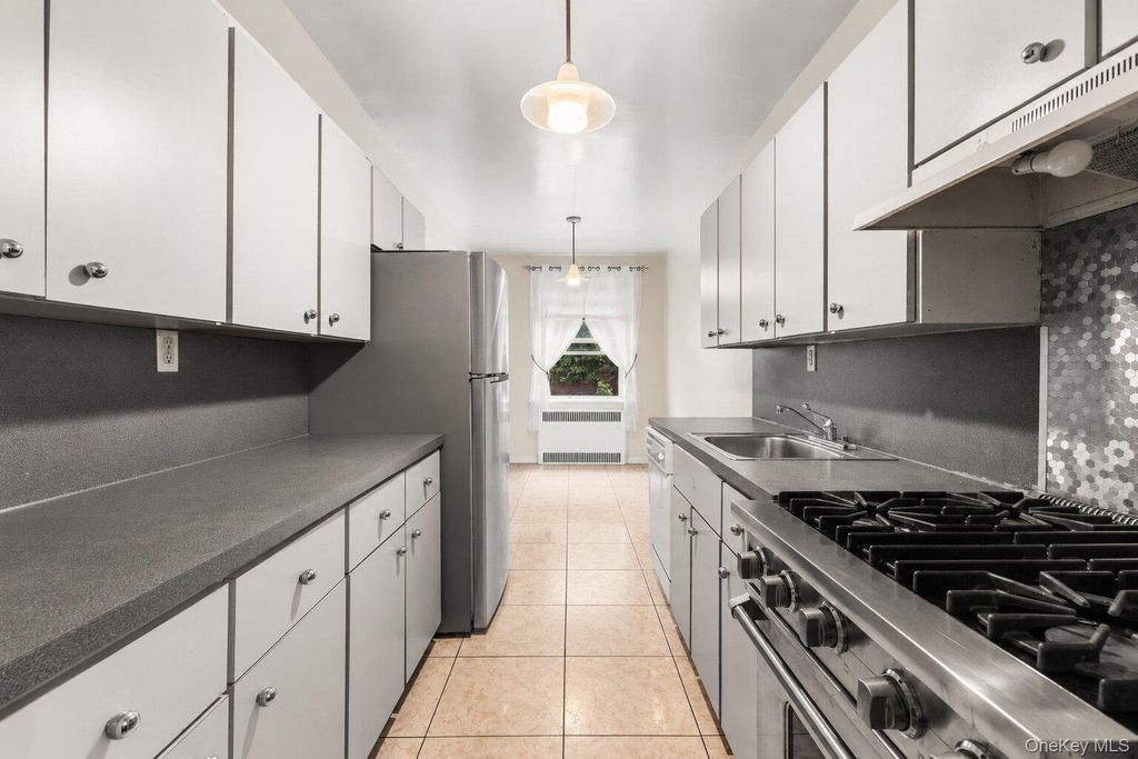 100 Avenue P H1, Brooklyn, NY 11204
