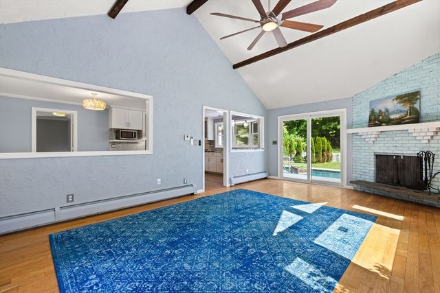 30 Pompositticutt St, Stow, MA 01775