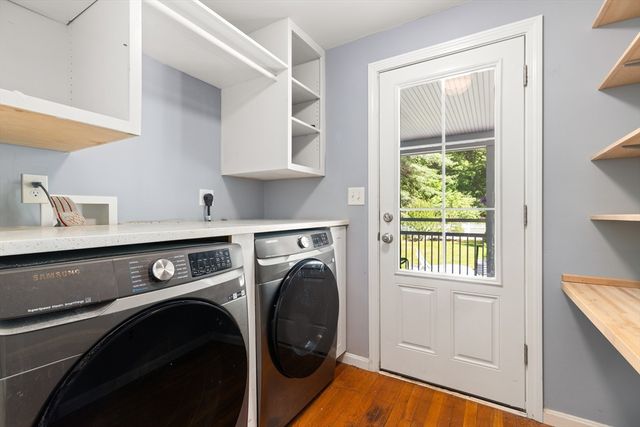 30 Pompositticutt St, Stow, MA 01775