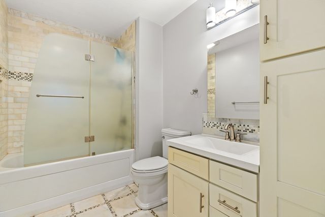 30 Pompositticutt St, Stow, MA 01775