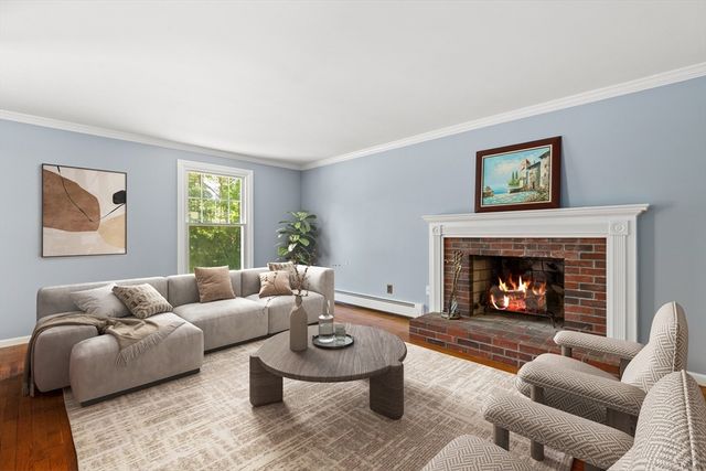 30 Pompositticutt St, Stow, MA 01775