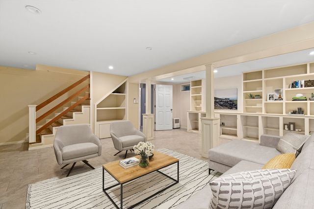 30 Pompositticutt St, Stow, MA 01775