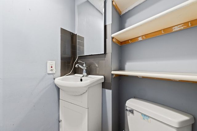 30 Pompositticutt St, Stow, MA 01775