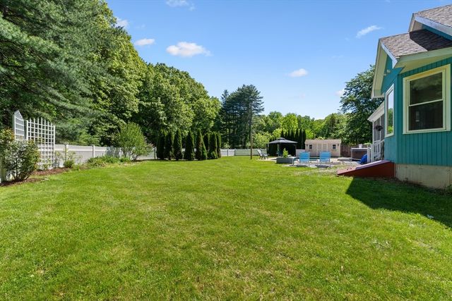 30 Pompositticutt St, Stow, MA 01775