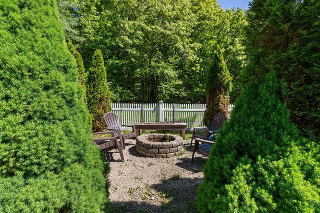 30 Pompositticutt St, Stow, MA 01775