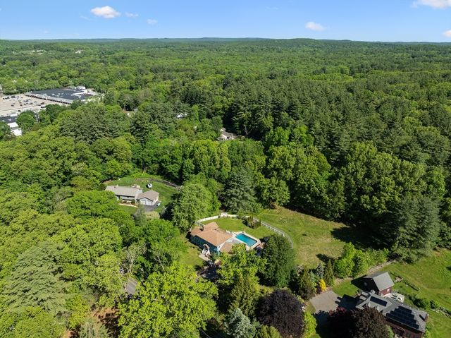 30 Pompositticutt St, Stow, MA 01775