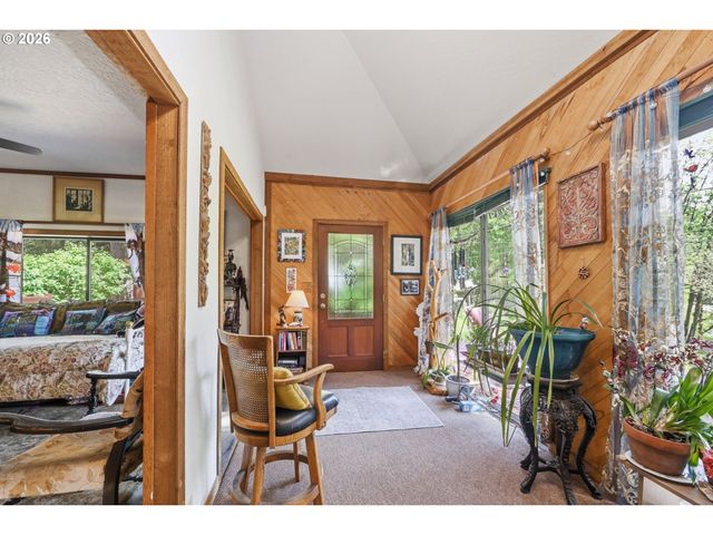 41895 HOLDEN CREEK Ln, Springfield, OR 97478