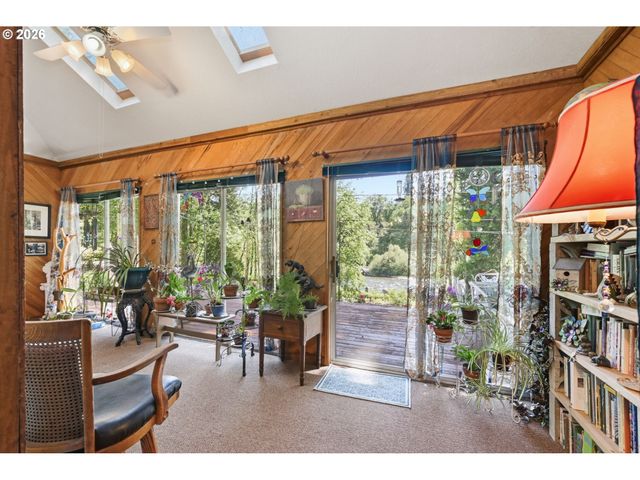 41895 HOLDEN CREEK Ln, Springfield, OR 97478