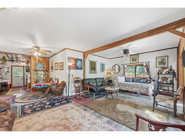 41895 HOLDEN CREEK Ln, Springfield, OR 97478