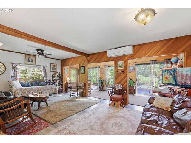 41895 HOLDEN CREEK Ln, Springfield, OR 97478