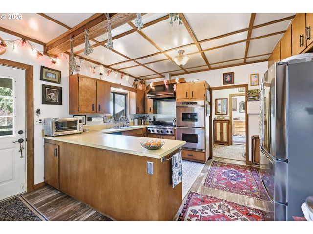 41895 HOLDEN CREEK Ln, Springfield, OR 97478