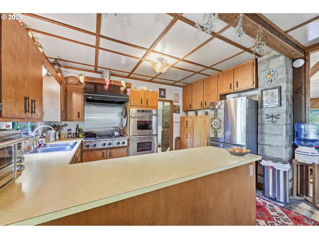 41895 HOLDEN CREEK Ln, Springfield, OR 97478