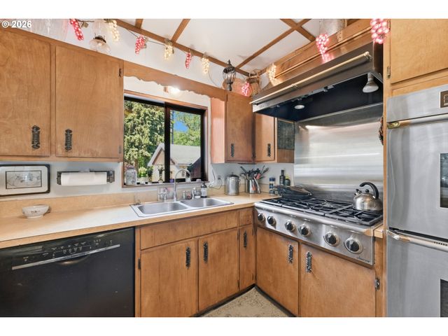 41895 HOLDEN CREEK Ln, Springfield, OR 97478