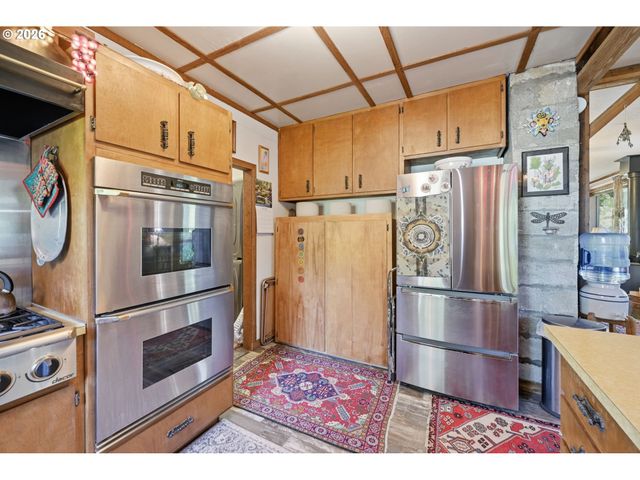 41895 HOLDEN CREEK Ln, Springfield, OR 97478