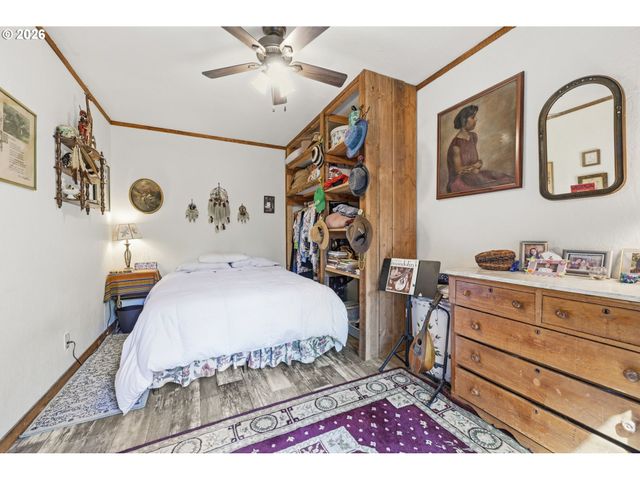 41895 HOLDEN CREEK Ln, Springfield, OR 97478