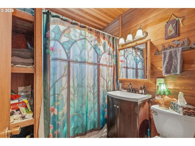 41895 HOLDEN CREEK Ln, Springfield, OR 97478