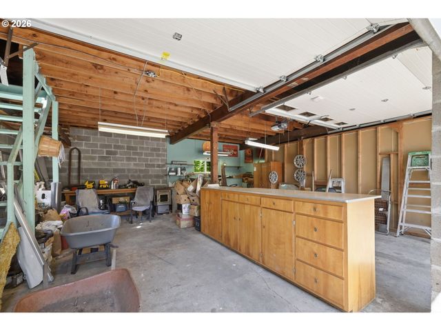 41895 HOLDEN CREEK Ln, Springfield, OR 97478