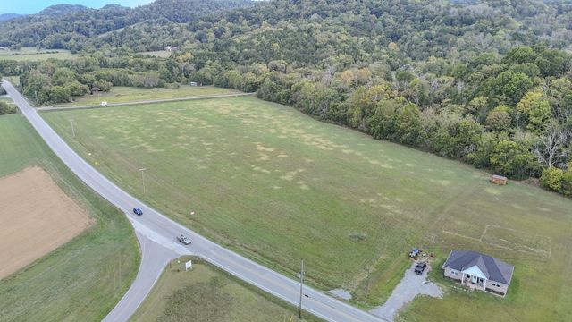 8 Hartsville Road, Lafayette, TN 37083