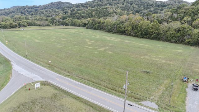 8 Hartsville Road, Lafayette, TN 37083