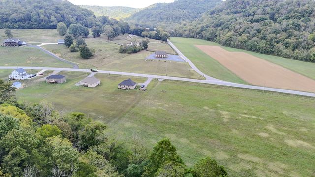 8 Hartsville Road, Lafayette, TN 37083