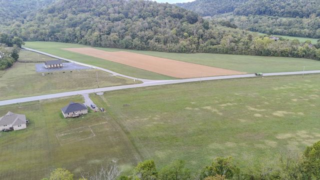 8 Hartsville Road, Lafayette, TN 37083