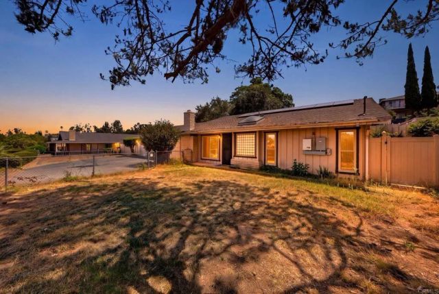 711 De Luz Road, Fallbrook, CA 92028