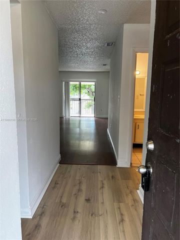 6001 Shakerwood Cir 204, Tamarac, FL 33319