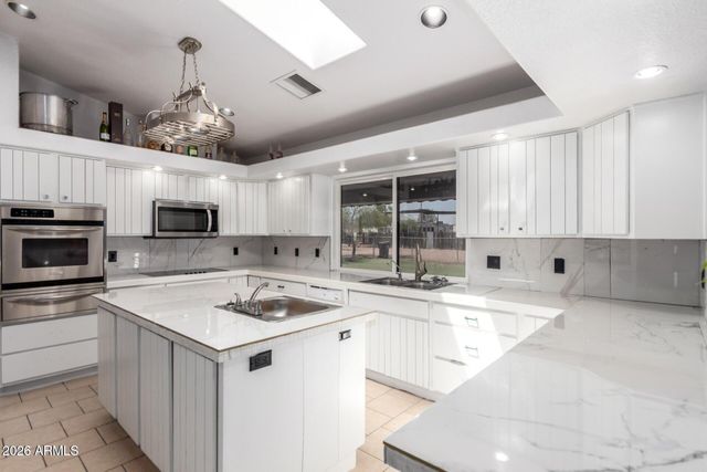 21616 W LONE MOUNTAIN Road, Wittmann, AZ 85361